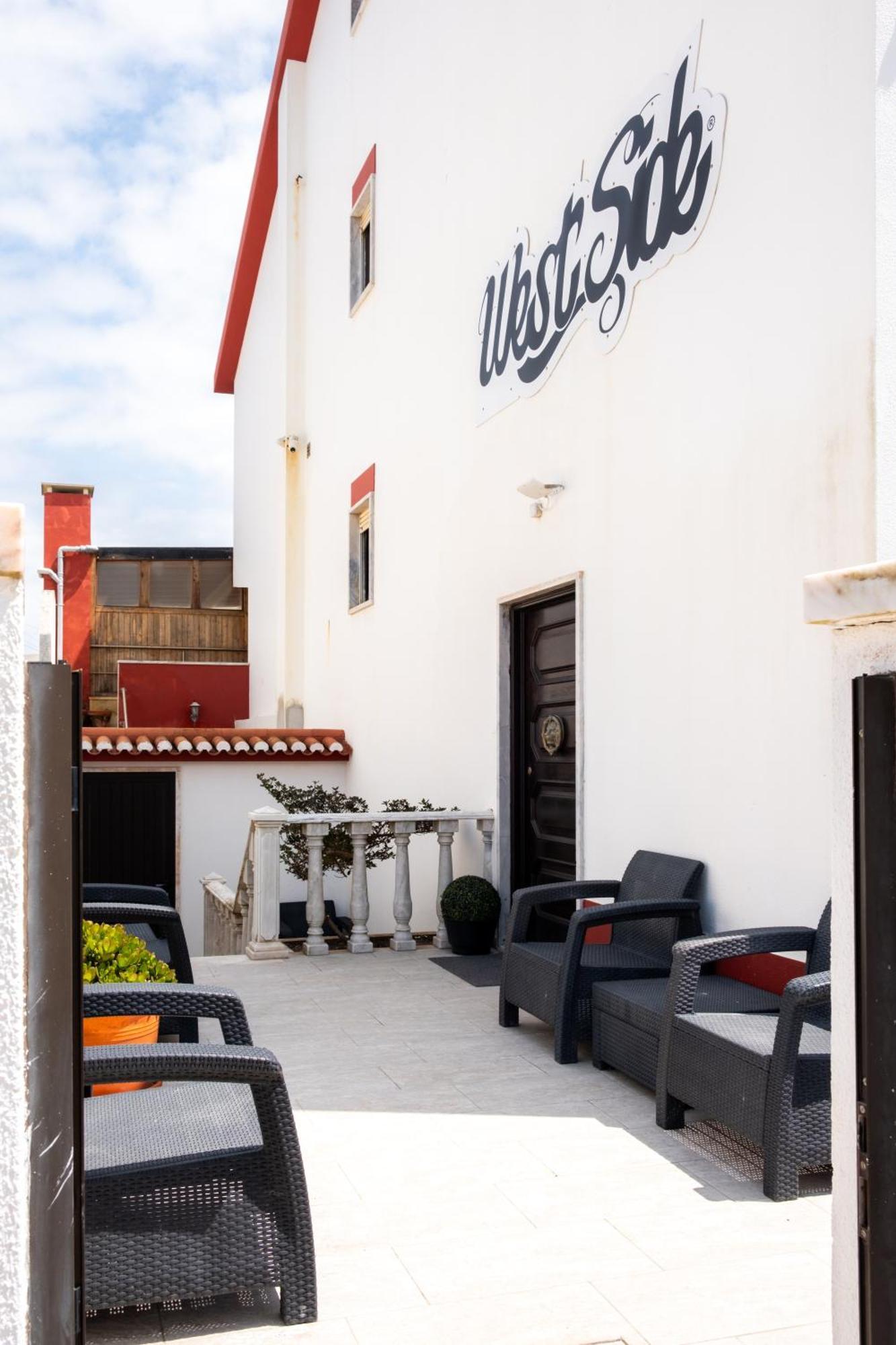 West Side Guesthouse Peniche Exteriör bild